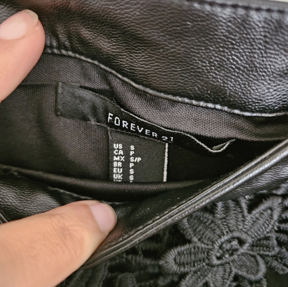 BLACK SKIRT - Picture 4 of 4